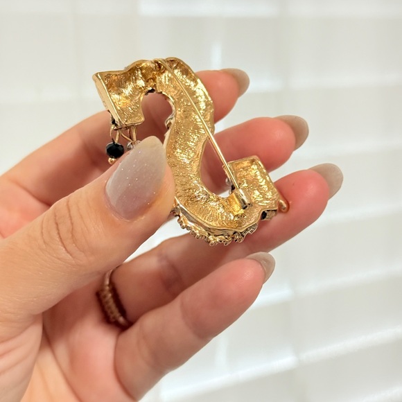 ⚜️ Elegant Gold and Black Brooch with Crystal Accents - Picture 6 of 6